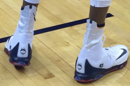 Kevin Durant Wears the “UConn” Nike KD 8 Elite PE